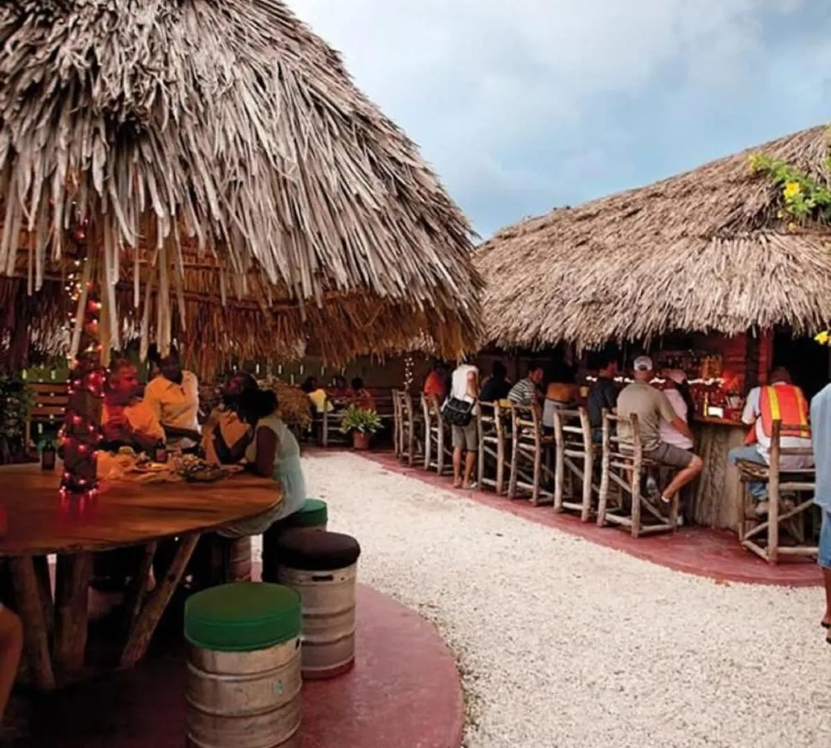 Hospitality Expert Greens: 6Br Pool Beach Chef Montego Bay